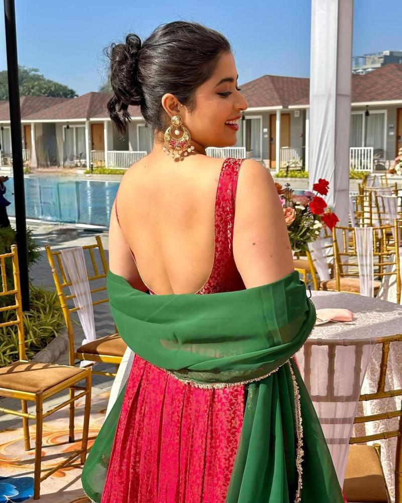 nikita-sharma-cute-photos